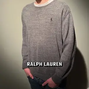 |Ralph lauren sweater| |Skick 9/10, fint skick.| |Storlek L (passar M/S. modellen är 180cm.| |Nypris 1500kr.| |Fraktar spårbart via postnord eller instabox.| 🍾