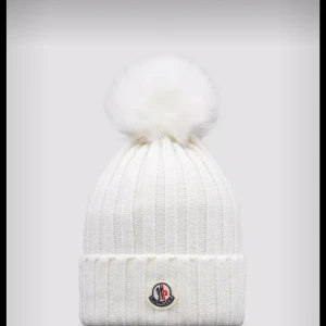 Moncler mössa - Sänker priset vid snabbaffär