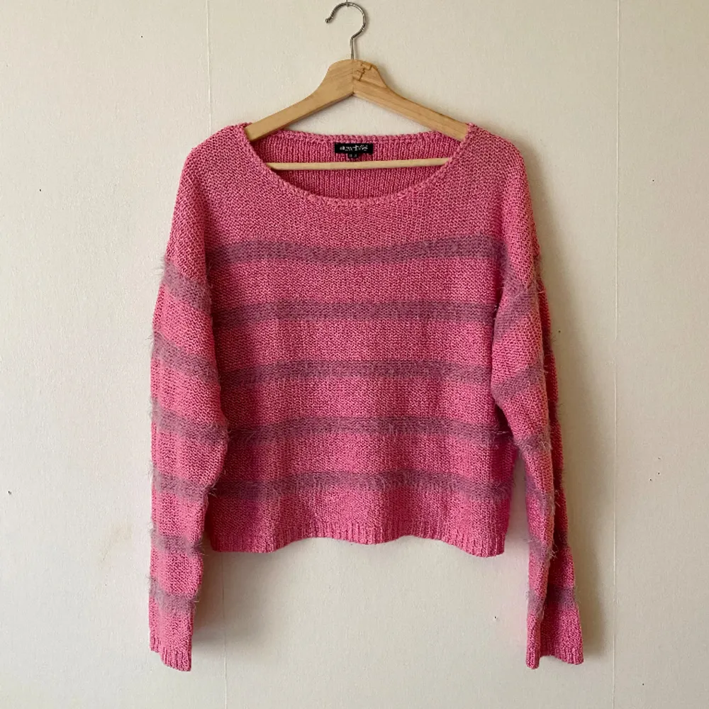 Mysig rosa tröja. Storlek XL men är mer som en M . Tröjor & Koftor.