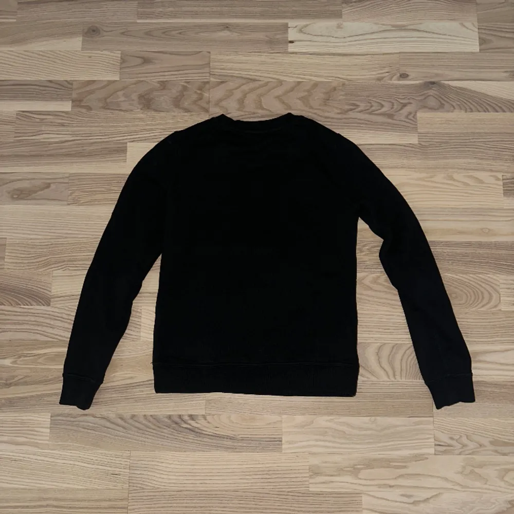 Svart Kenzo tröja i storlek S, använd endast ett fåtal gånger, väldigt fint skick. Tröjor & Koftor.