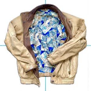 Läderjacka bra kvalite - Säljer denna läderjacka eftersom jag har en ny, väldigt fin och kan hålla dig varmare nu i vår. Sitter nästan lite cropped om du är stor och lång som jag men det är la fet. Coolt tyg där inne också checka den