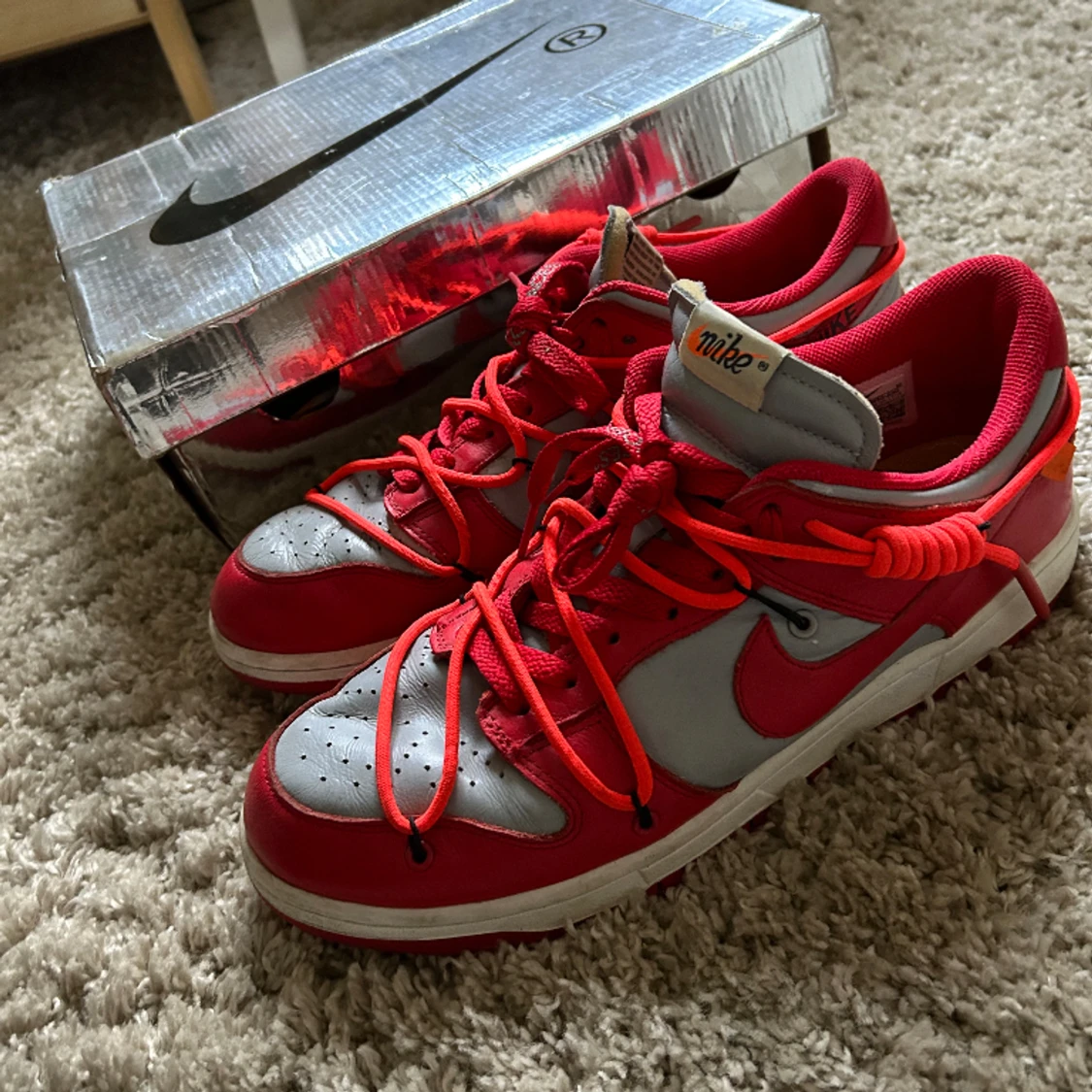 Nike Dunks Low Off-White university red