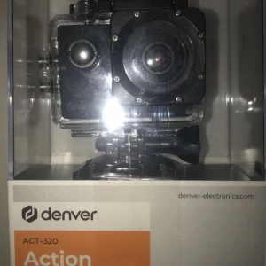 Action kamera - Säljer den för att köpte fel HD kvalitet. På sista bilden vissas upp allt som är inkluderad med kameran. 