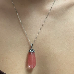 Halsband  - Använd. Korall rosa halsband. Saknar några diamanter. Köpt i Turkiet.