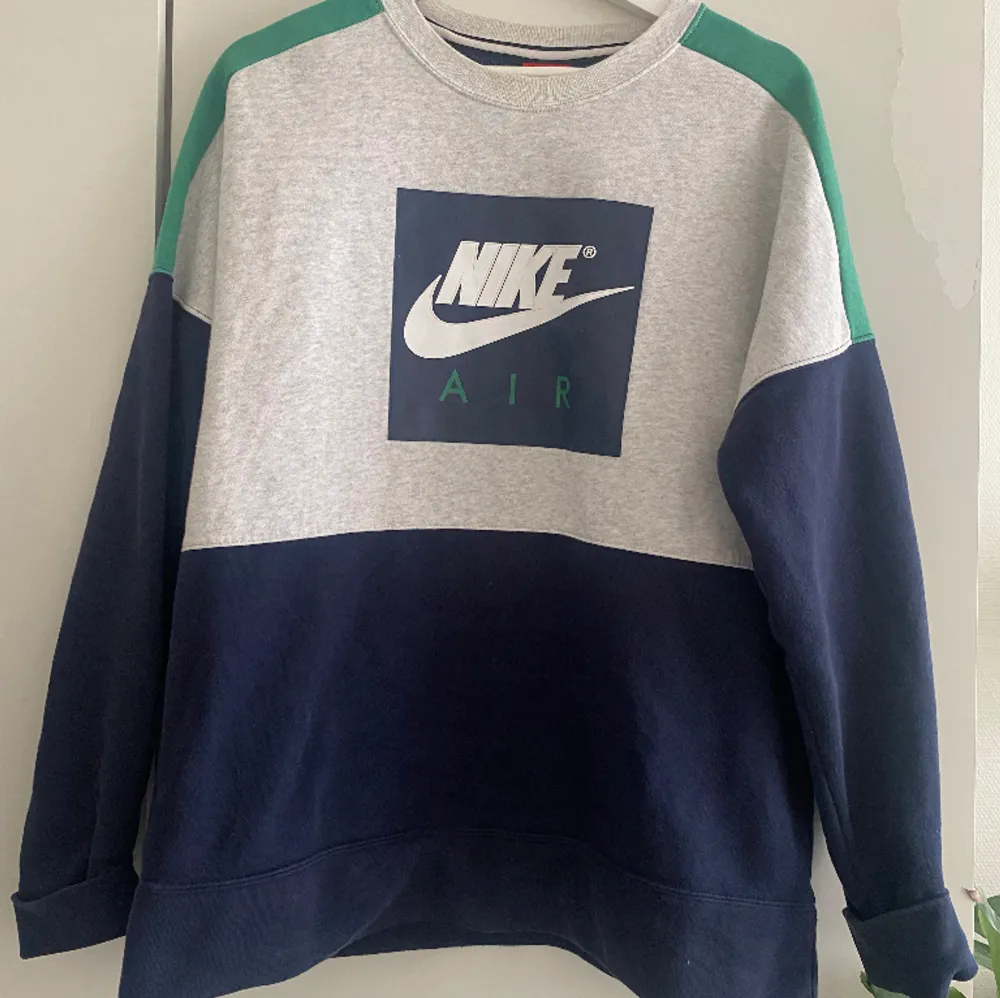Fin sweatshirt från Nike i vintagestil . Hoodies.