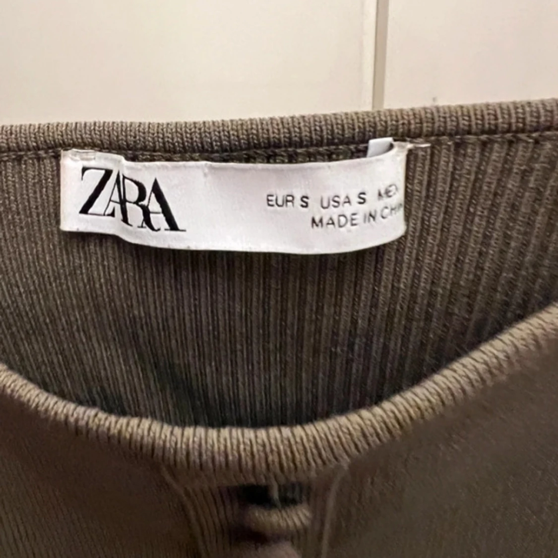 korsettopp med puffärmar - 91