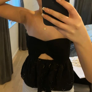 Zara topp - En svart zara bandeau topp som inte går att köpa längre. Pris kan diskuteras 