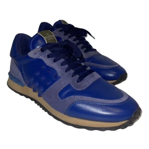 Valentino rockrunner  - Valetino rockrunner i storlek 45 som nya  Pris 1799kr