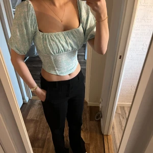 Blå topp - Världens sötaste topp från Gina tricot! Superfin till sommaren🩵