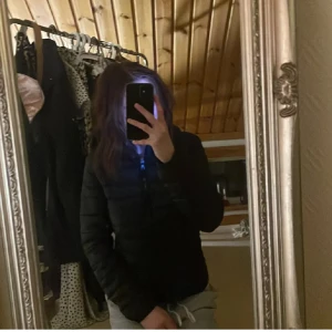 Svart häst/vår jacka från only - Fint skick, sparsamt använd, storlek. S