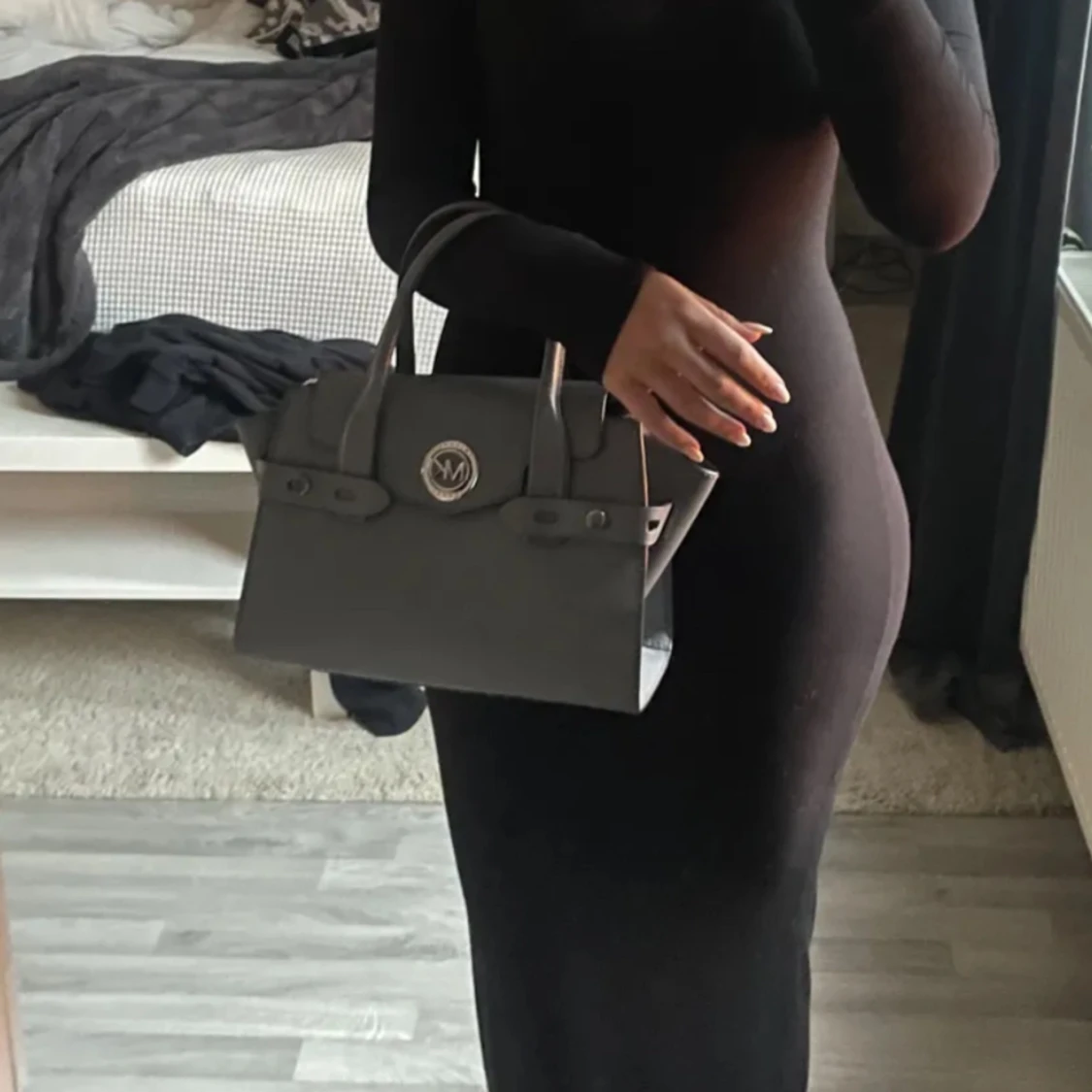 Grå Michael Kors väska