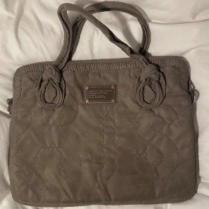 Datorfodral  - Så sjukt snyggt datorfodral från Marc jacobs