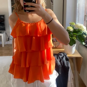 Volang topp - Super gullig topp med volang☺️ Fint skick💞