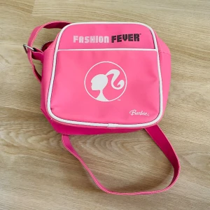Väska Barbie  - Snygg rosa väska från Barbie 