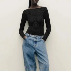 Body - Säljer min fina body från zara med öppen rygg🖤 Helt ny!! 