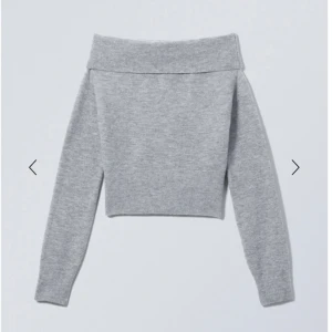 Off-shoulder tröja - Fina stickad off-shoulder tröja. Knappt använd så inga defekter.💕 Fråga om bilder💕