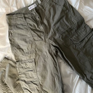 Cargobyxor  - Cargobyxor från Zara, använda en gång. 