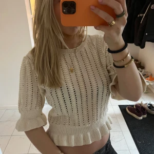Topp - Så söt topp från Zara perfekt till sommaren🙏🏼 knappt använd! Kan gå ner i pros vid snabb affär!