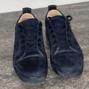 Christian Louboutin  - Ett par fina Christian Louboutin skick 9/10 använda fem gånger vid intresse kan skicka mer bilder box följer med på köp