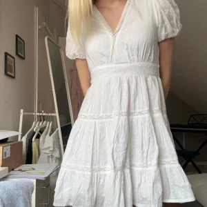 Student/avslutningsklänning - Superfin klänning som passar perfekt för student eller skolavslutning. 