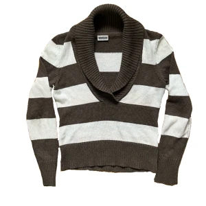 Söt tröja - Säljer denna söta tröjan som inte kommer till användning. Från märket Street one och är storlek 36 men sitter bra på mig som är xs/s. Skriv bara om du har fler frågor!💗