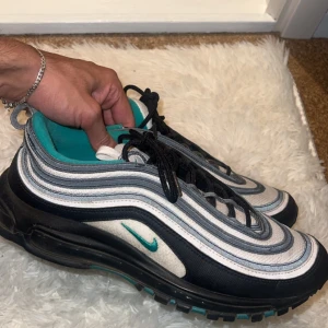 AIRMAX 97 green black reflective  - Storlek 45  Är i bra stycke har endast använt dom ett par gånger 