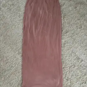 Lång rosa kjol i storlek 36 från atmosphere