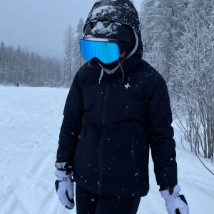 Skidjacka - Säljer min fina skidjacka, sparsamt använd och i nästintill nyskick🌟 