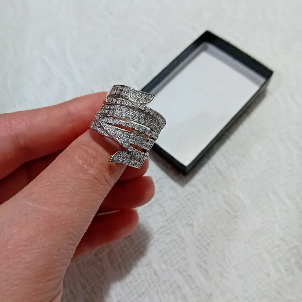 Säljer en helt ny äkta silver ring som aldriganvänt. Ringen är stor för mig. . Accessoarer.