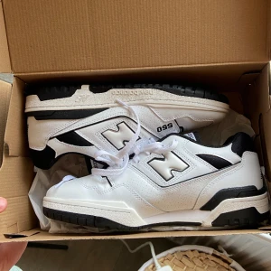 New Balance 550 - Endast testade då de var för små och var försent att skicka tillbaka. Nypris 1650kr😊