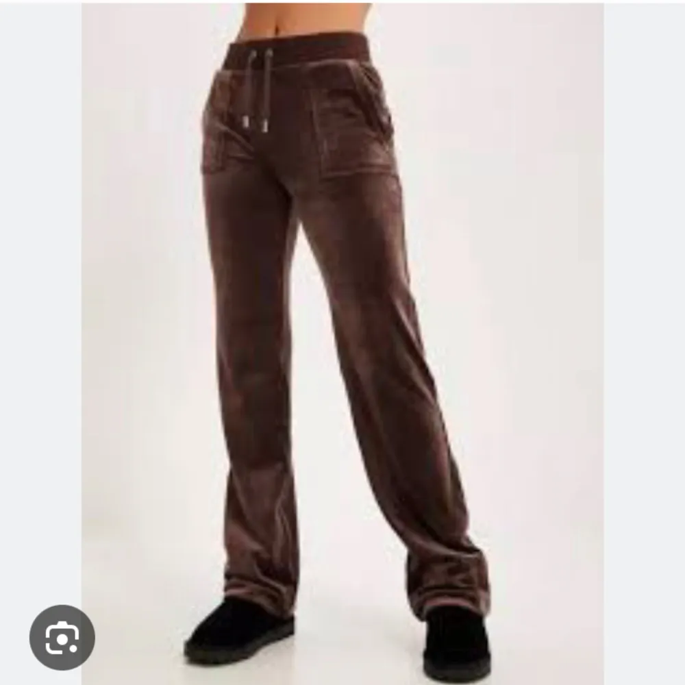 Bra skick, säljer pga att de är för långa och har tröttnat på färgen. Passar även dom som har xs🎀. Jeans & Byxor.