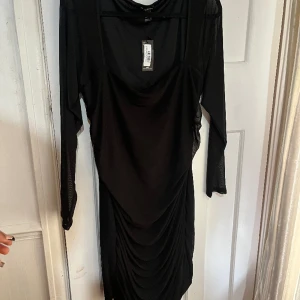 Black evening dress - Never been worn. Black dress 