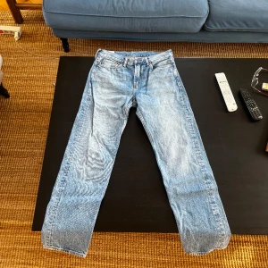 Ljusblå jeans - HM RELAXED 30/32