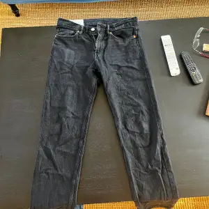 Svarta hm jeans Modell relaxed 30/32