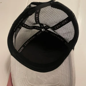 Patrick Bateman CENTAURI keps - Skick 7/10. Nypris 450. 