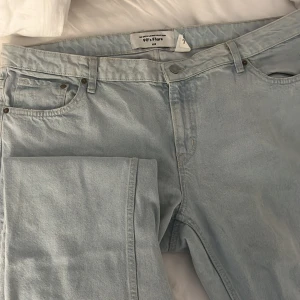 Ljusblå 90s Flared Jeans - Fina ljusblå jeans, inte använd eftersom förstora! Skönt material!