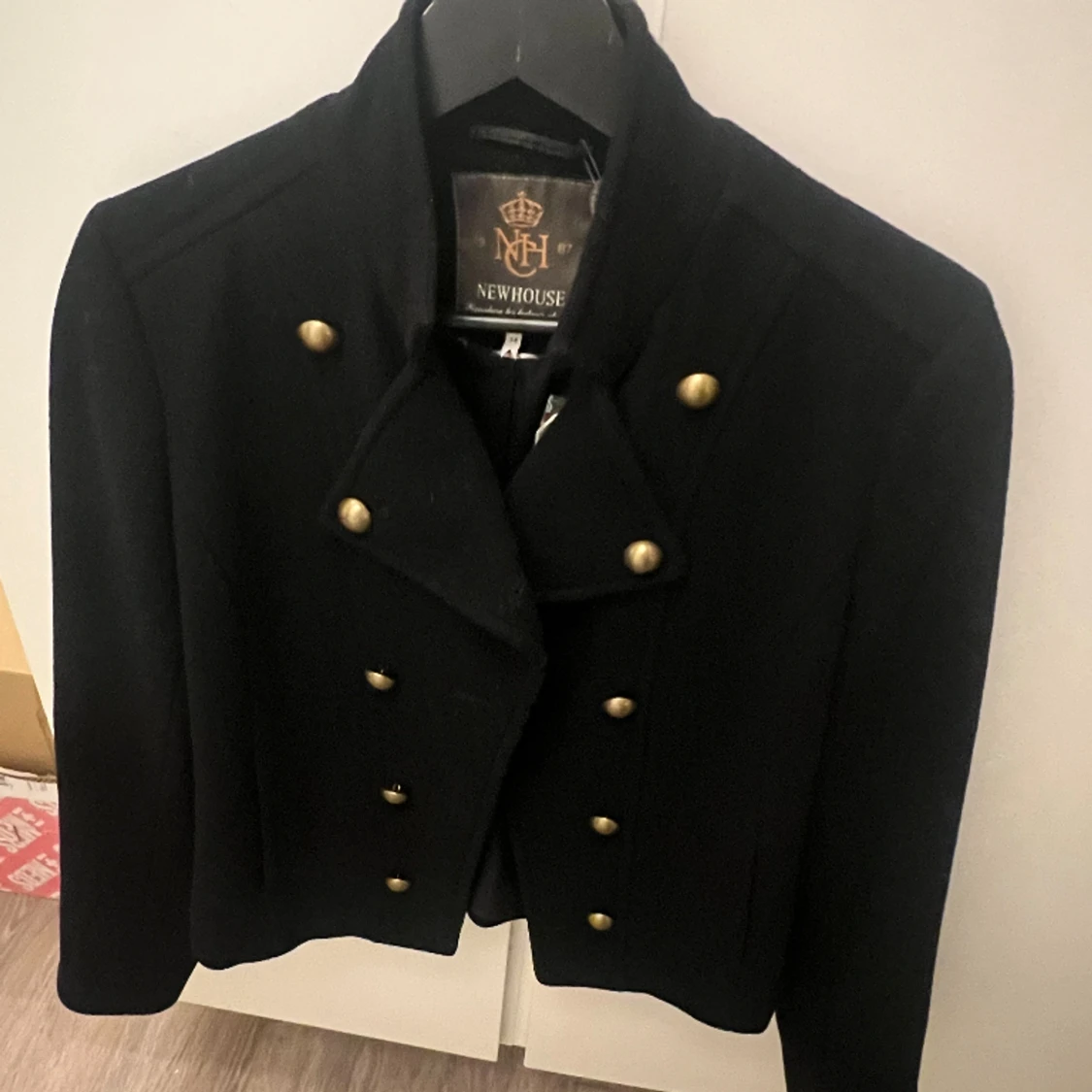 jacka med guldknappar newhouse - 90