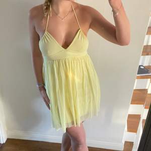 Supersöt gul klänning köpt vintage