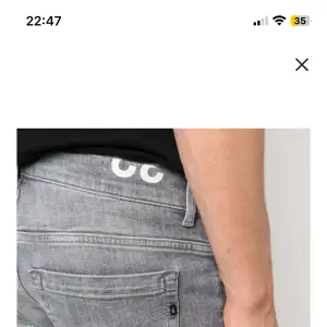 Tjena! Någon som säljer dessa gråa Dondup George jeans i storlek 30 i bra skick? Hör av dig ifall du har ett par som du vill sälja 