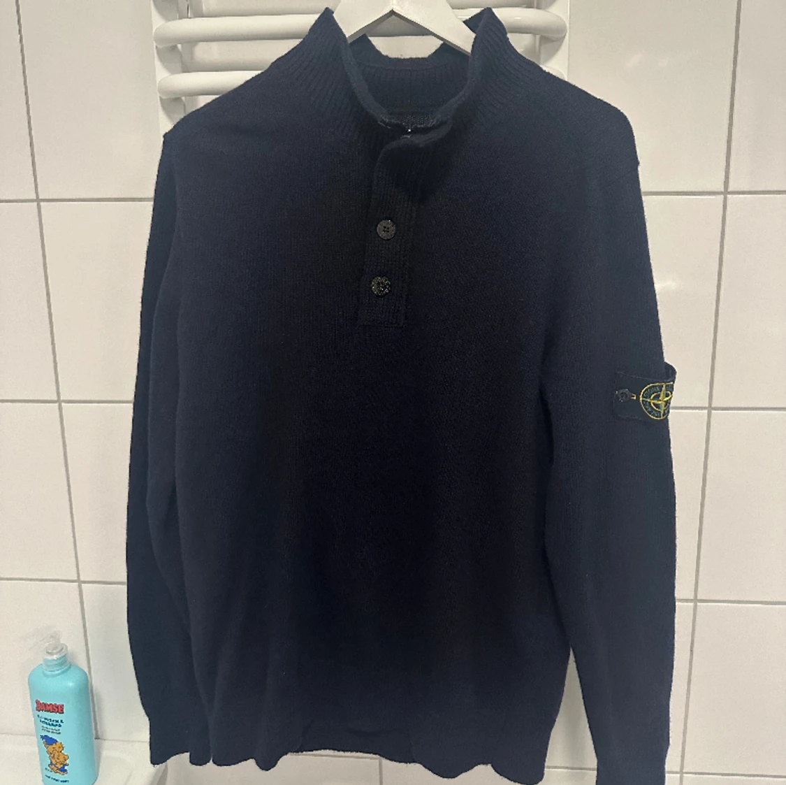 Halv zip med knappar 