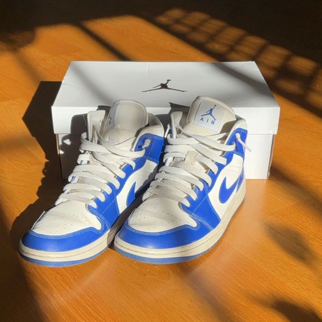 Jordan 1 mid Kentucky Blue