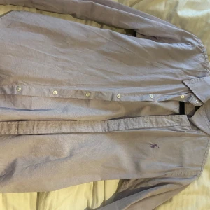 Ralph lauren skjorta - Ljus lila Ralph Lauren skjorta i storlek 8 (36)!