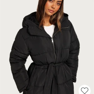 Vinterjacka - Vinterjacka från Nelly! Helt ny och oanvänd 