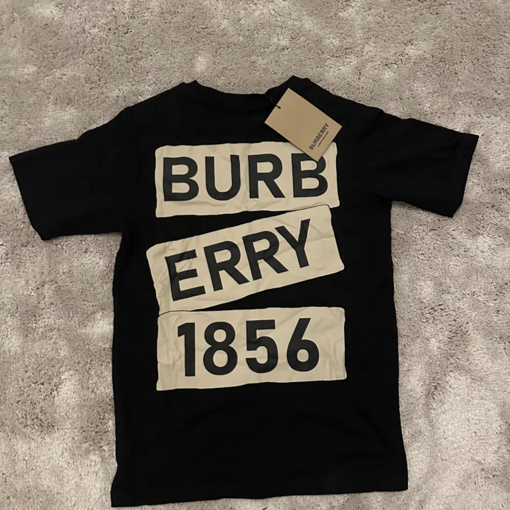 Burberryy T-shirten . Tröjor & Koftor.