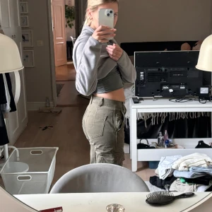 Cargo byxor - Säljer nu dessa gröna cargo byxor då de inte kommer till användning 