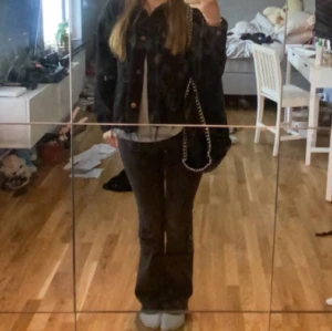 Bootcut lågmidjade jeans💞 - Säljer dom här jätte fina och otroligt sköna jeansen🩷Jag säljer pga av att dom inte kommer till användning🩷Skriv för fler bilder💞