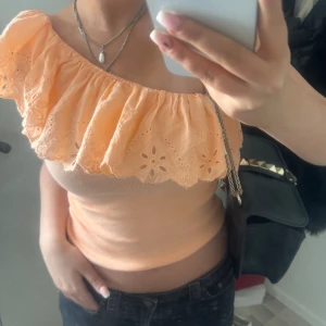 sommar topp - såå fin topp nu till sommaren😩😩kameran visar inte den exakta färgen men de är en jättefin coralfärg!