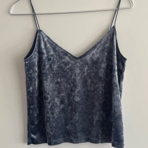 Sametslinne  - Blått linne i sammet från HM i strl S