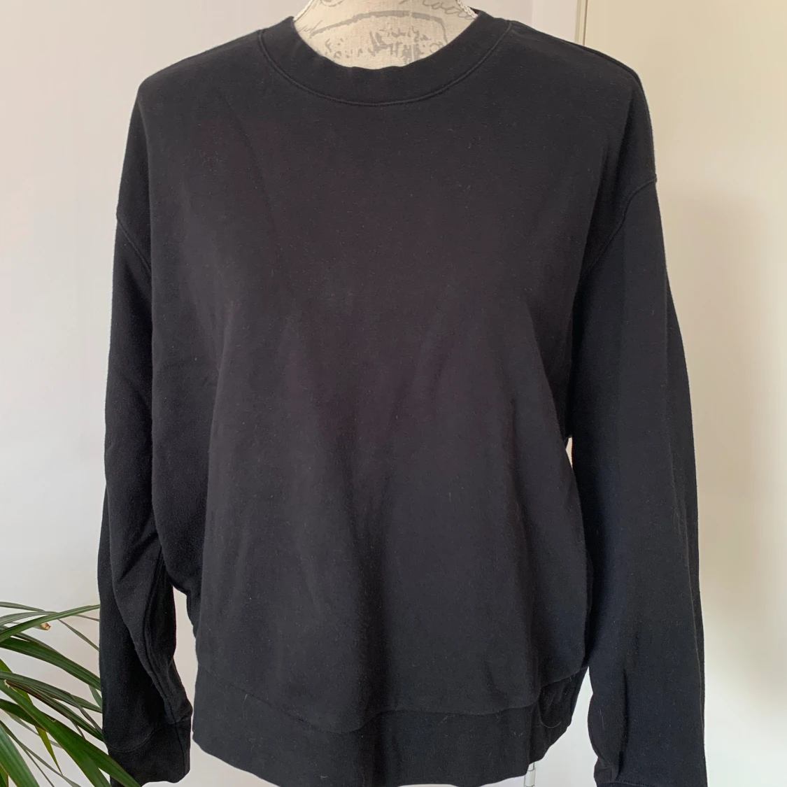 Weekday svart långärmad tröja sweatshirt