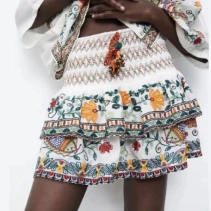 Zara kjol!🥰 - Super fin kjol från zara säljer då den inte kommer till användning🥰tryck gärna köp nu direkt❤️